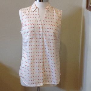 Pretty sleeveless blouse